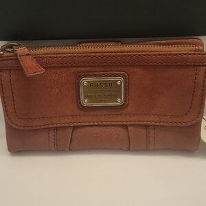 Fossil Emory Clutch Saddle Tan Leather Wallet with Metal Logo